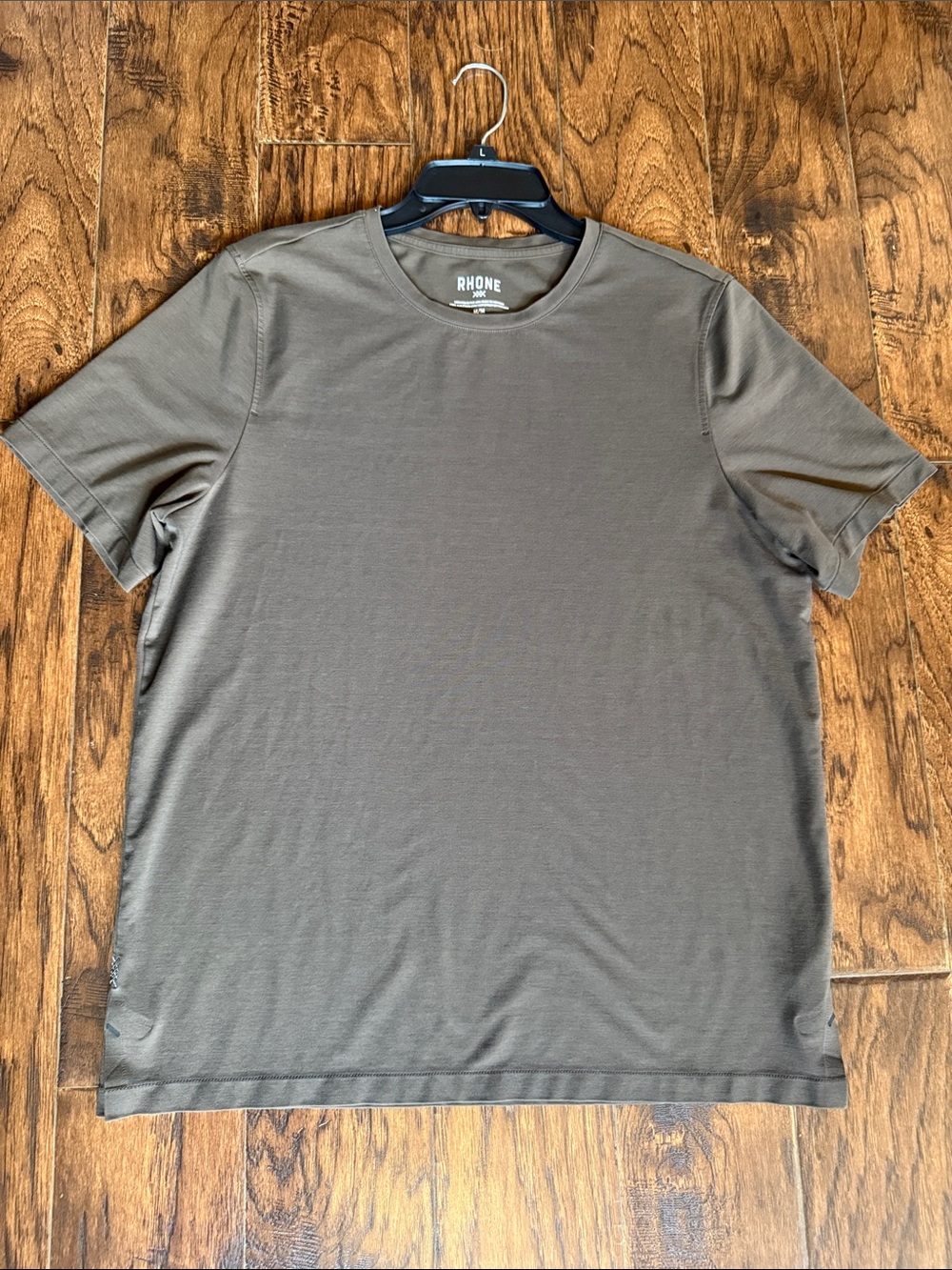 RHONE Elevated Modern Short Sleeve Crew Tee in Olive Green, size medium